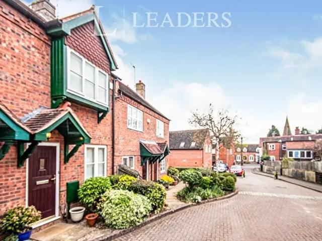 Apartment for rent in Abbey End, Green Close