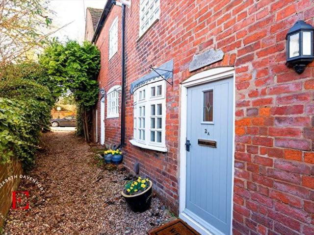 Apartment for rent in Castle Green, Green Close