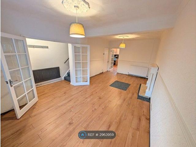 Apartment for rent in Maerdy, Wales