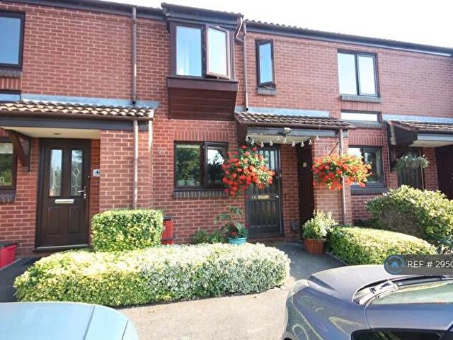 Apartment for rent in Woodloes Park, Green Close