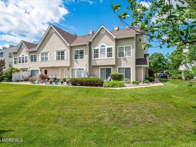 House for sale in Tinton Falls