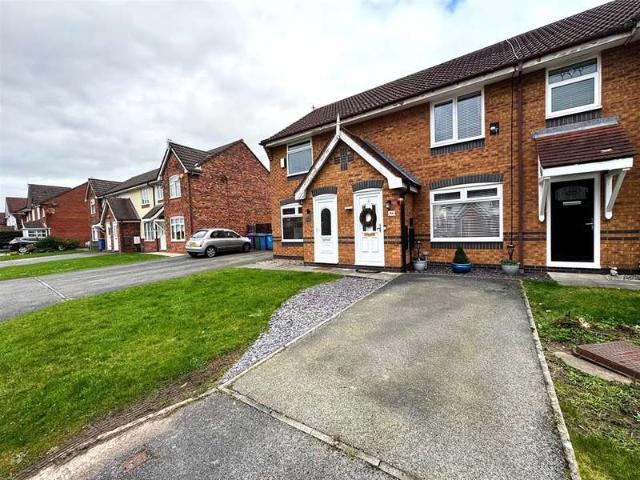 Townhouse for sale in Calderstones