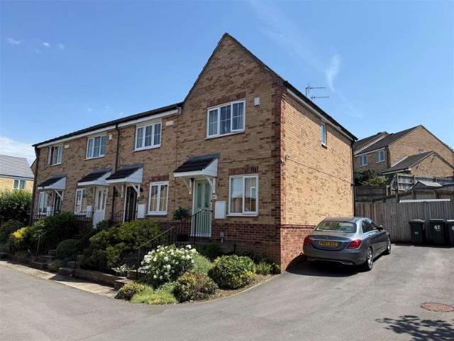 Townhouse for sale in Idle, West Yorkshire