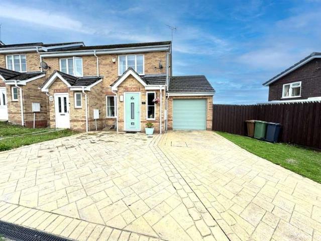 Townhouse for sale in Lane Head, Willenhall