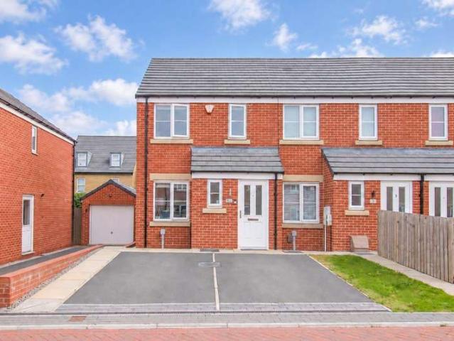 Townhouse for sale in West Yorkshire