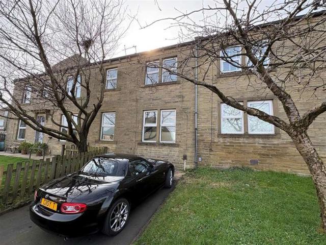 Townhouse for sale in Queensbury, West Yorkshire