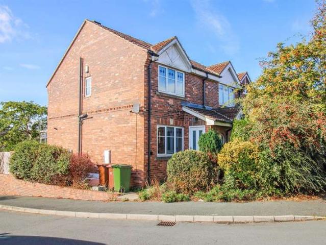 Townhouse for sale in Wrenthorpe, Wakefield