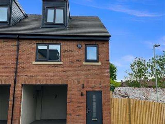 Townhouse for rent in Pendock, Greater Manchester