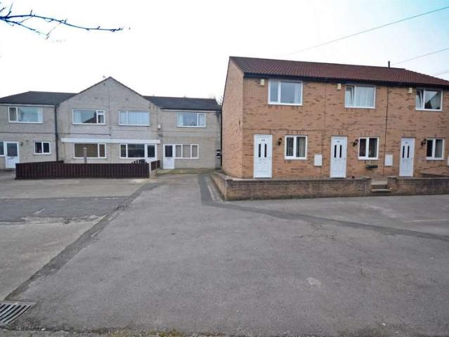 Townhouse for rent in Overthorpe, West Yorkshire