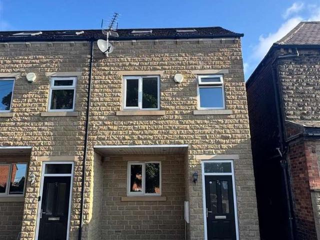 Townhouse for rent in Kitson Hill, Kirklees
