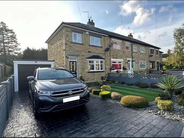 Townhouse for sale in Eccleshill, West Yorkshire