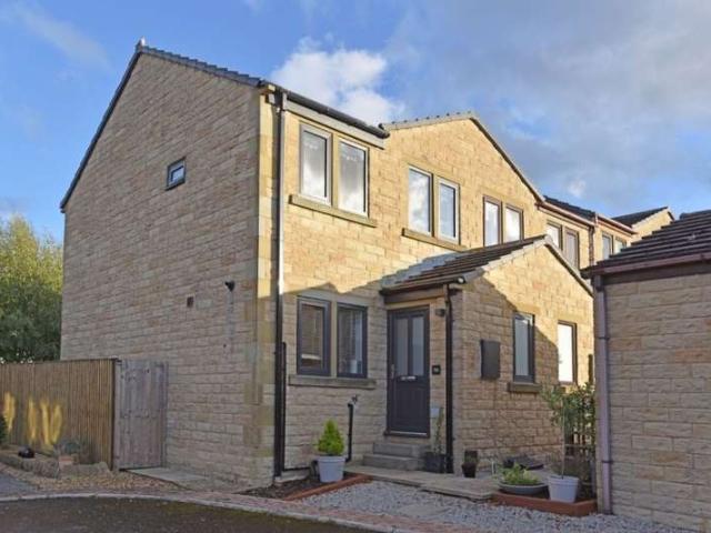 Townhouse for sale in Shepley, Kirklees