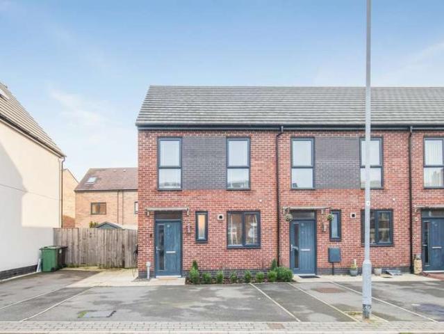 Townhouse for sale in South Elmsall, West Yorkshire
