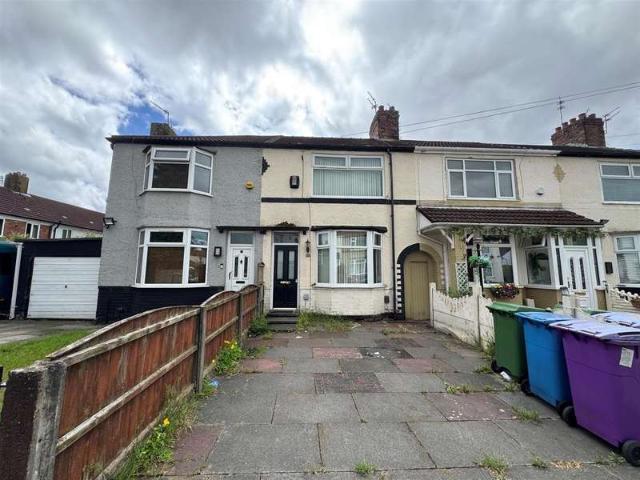 Townhouse for sale in Calderstones