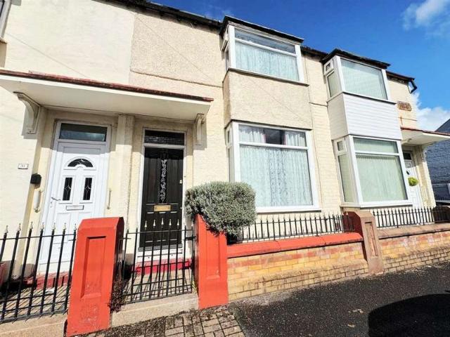 Townhouse for sale in Fairfield, Calderstones