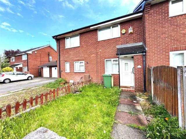 Townhouse for sale in Calderstones
