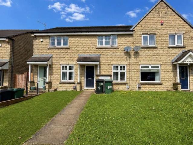 Townhouse for sale in Westwood Park, West Yorkshire