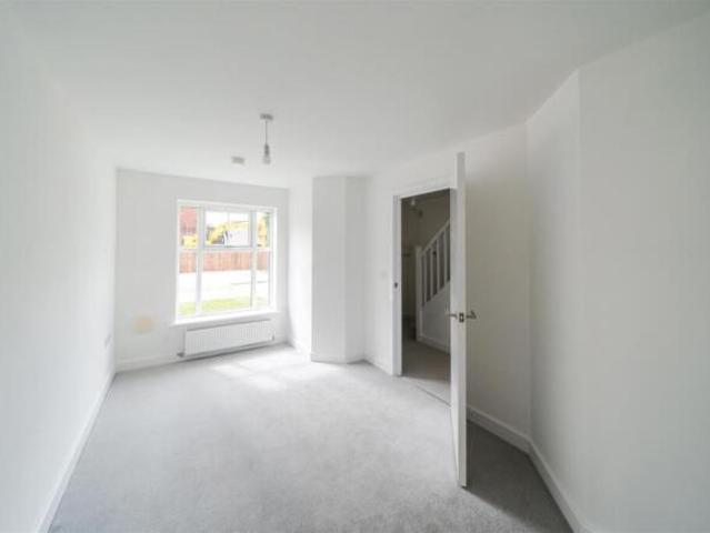 Townhouse for rent in West Yorkshire