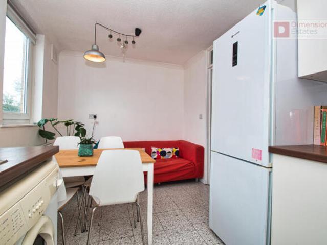 Townhouse for rent in London Borough of Hackney, Greater London