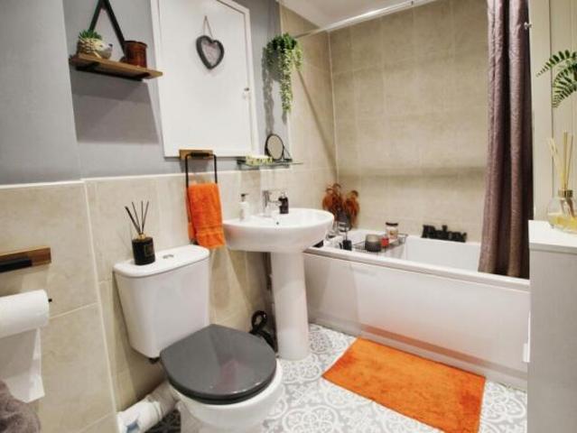Townhouse for rent in Elland, West Yorkshire