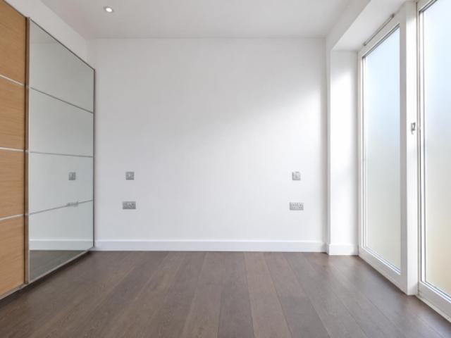 Townhouse for rent in Cat Hill, England