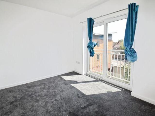 Townhouse for rent in Bedford
