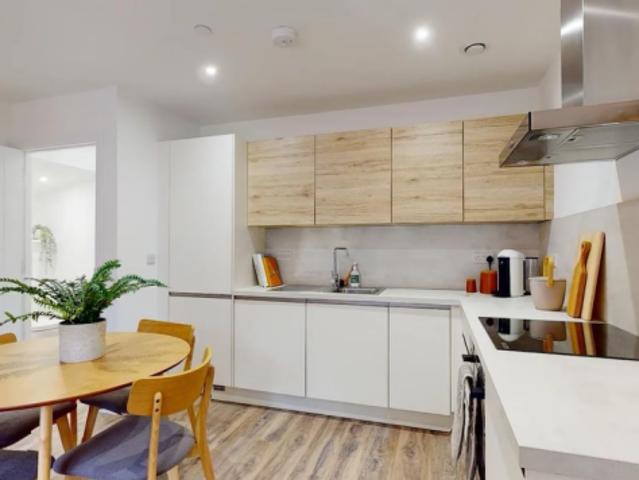 Townhouse for rent in Wharncliffe Side, South Yorkshire