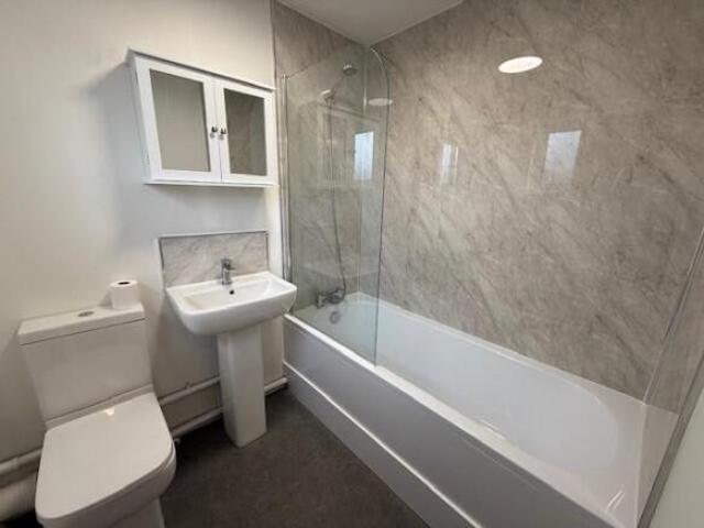 Townhouse for rent in Alvaston, East Midlands