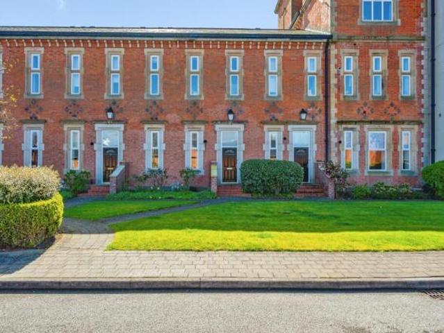 Townhouse for sale in Mickleover, East Midlands