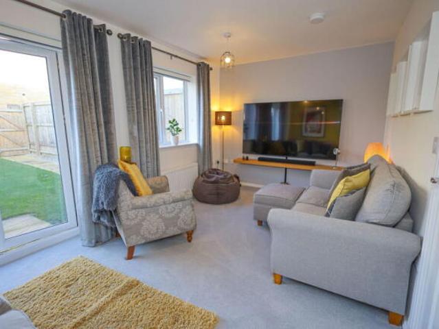 Townhouse for sale in Huddersfield, West Yorkshire