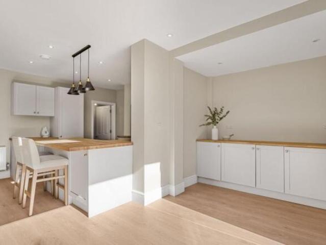 Townhouse for sale in Cheltenham, Gloucestershire