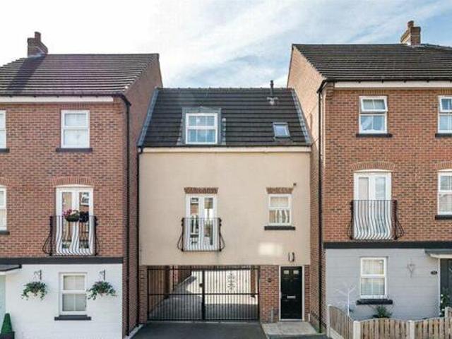 House for sale in New Forest, Leeds