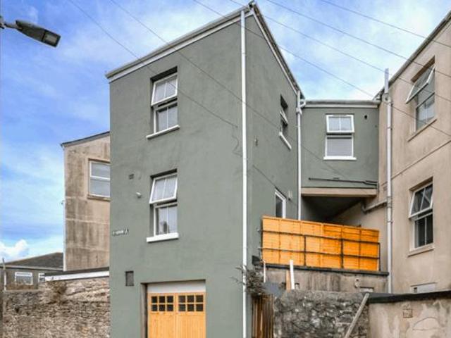 House for sale in Follaton, Strode