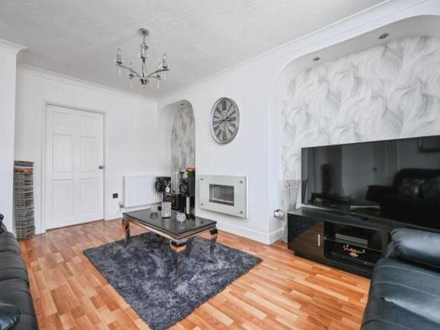 Townhouse for sale in Calderstones
