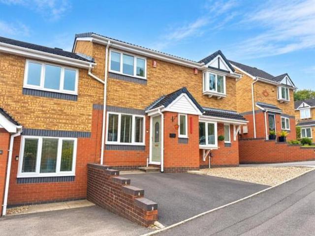 Townhouse for sale in Stoke-on-Trent, England