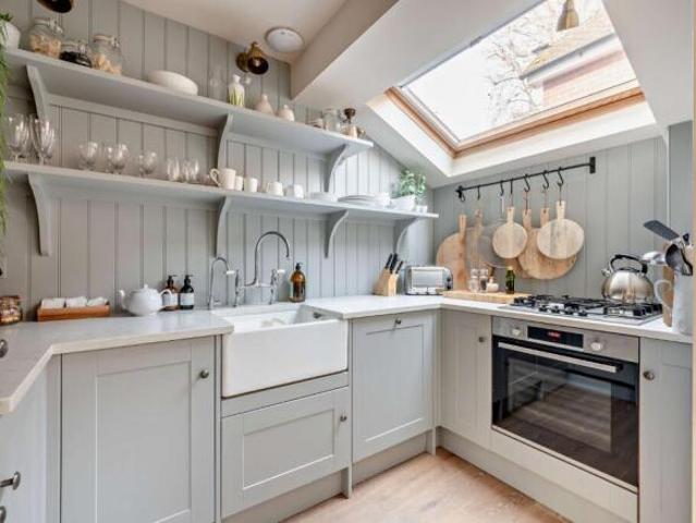 Townhouse for sale in Hampshire