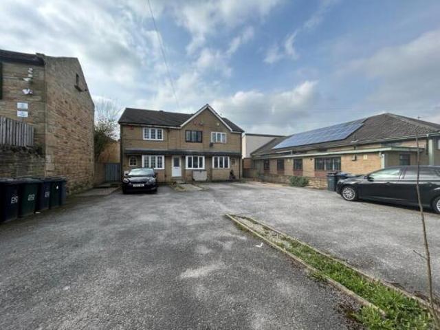 Townhouse for sale in Lower Wyke, West Yorkshire