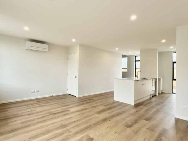Townhouse for rent in Heathcote, Canterbury