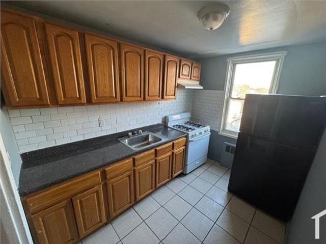 Townhouse for rent in Newark