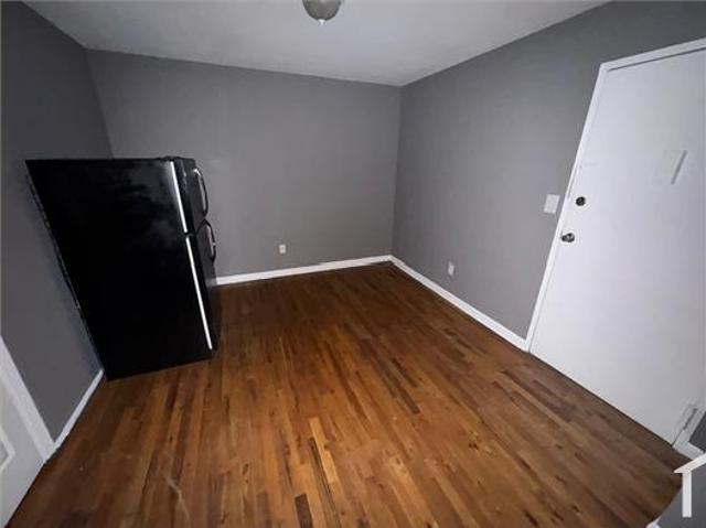 Townhouse for rent in Newark