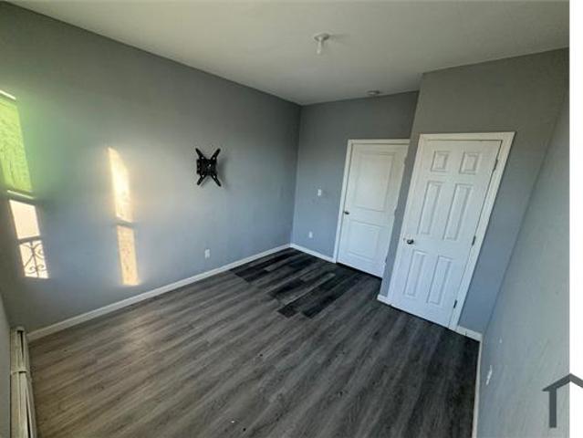 Townhouse for rent in Newark