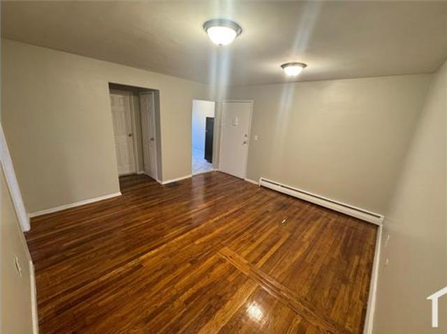Townhouse for rent in Newark