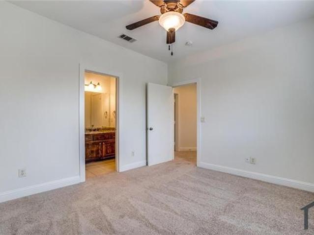 Townhouse for rent in Dallas