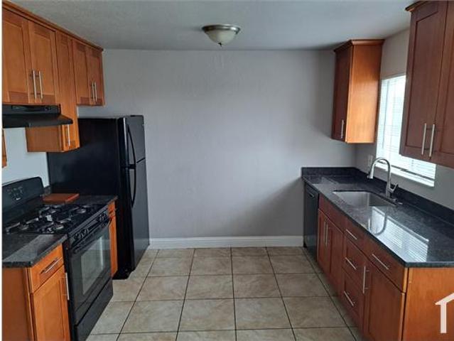 Townhouse for rent in Oakland
