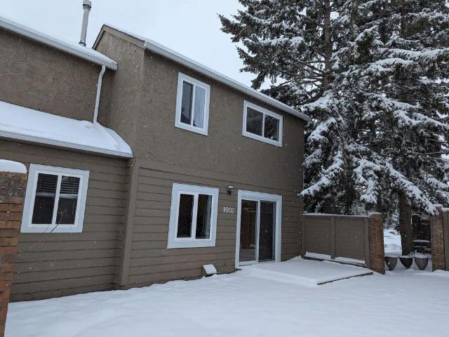 Townhouse for rent in Coach Hill, Calgary