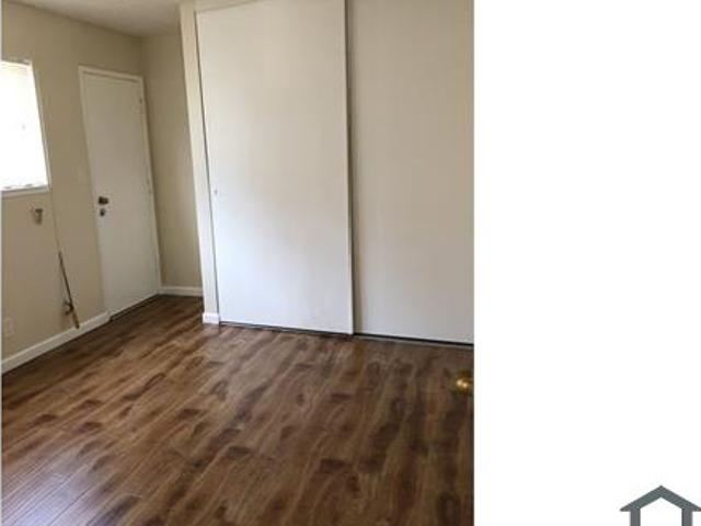 Townhouse for rent in Oakland
