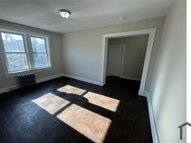 Townhouse for rent in Newark