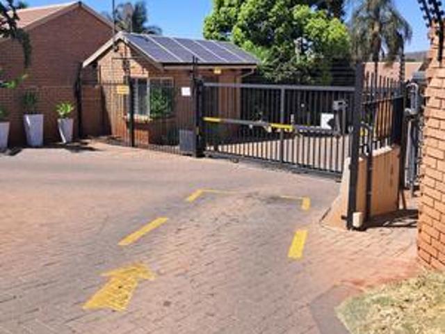 Townhouse for rent in Waterkloof, Gauteng