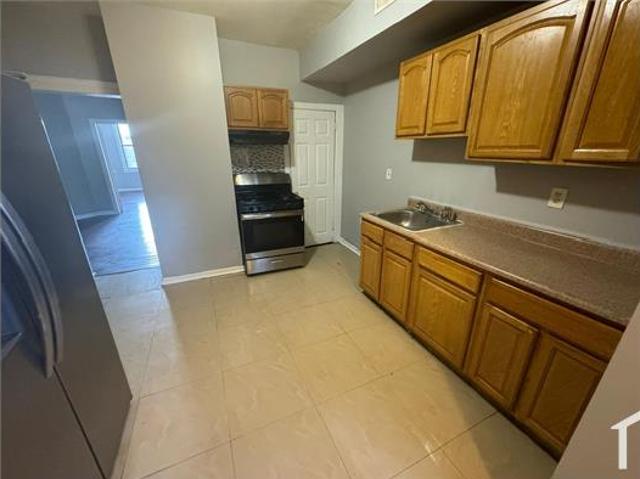 Townhouse for rent in Newark