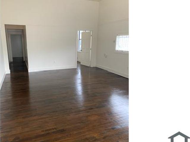 Townhouse for rent in Oakland